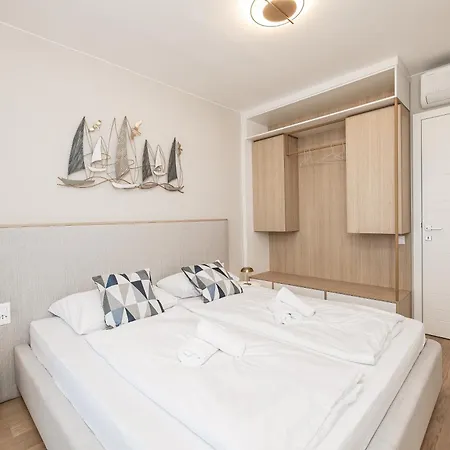 The Boat Apartment *